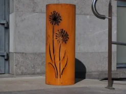 Zuil rond paardenbloem